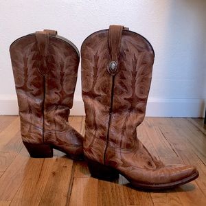 Corral cowboy boots 🤠